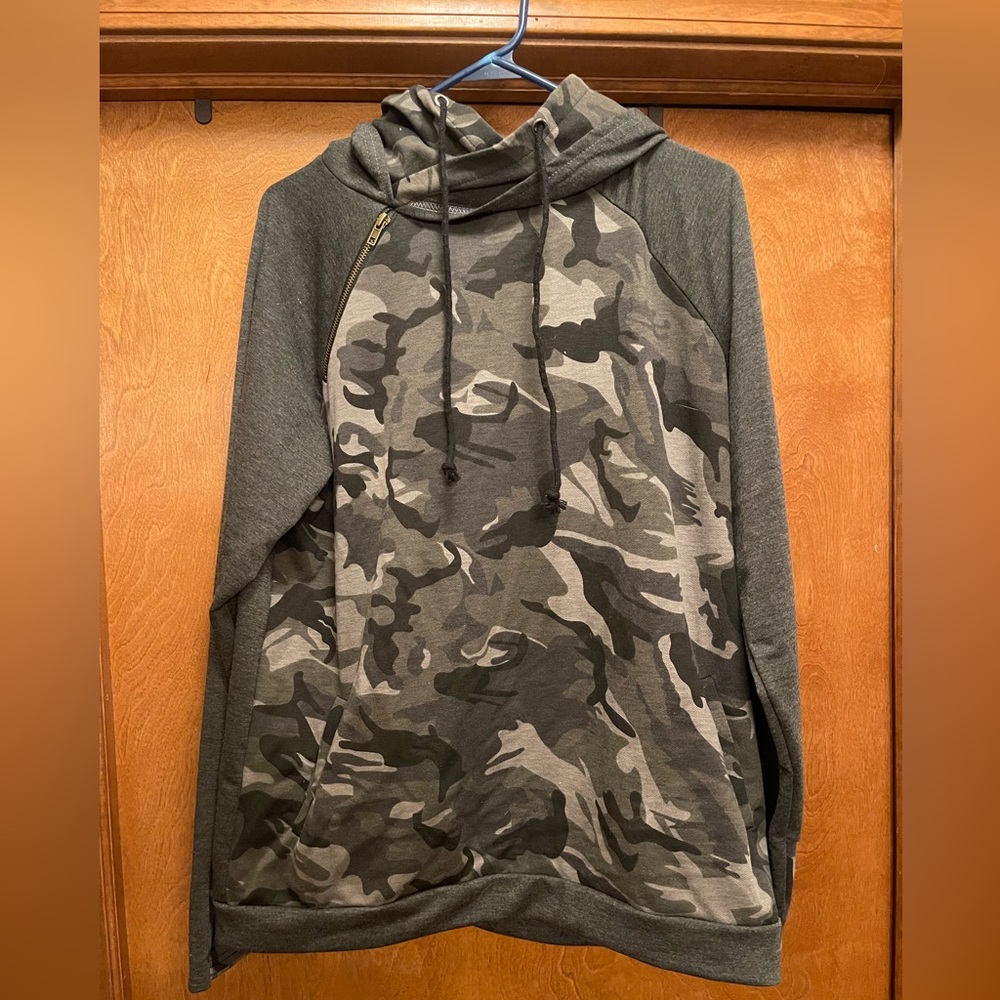 NEW! • Boutique Camo Hoodie | XL